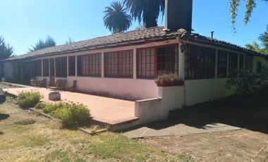 Casa y Parcela de Media Hectárea, ubicada en Villa Alegre