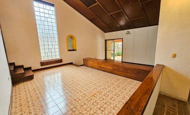 Casa Grande · SM43 · Av. Kabah · 300M2 · 4 Recámaras · Patio · Céntrica