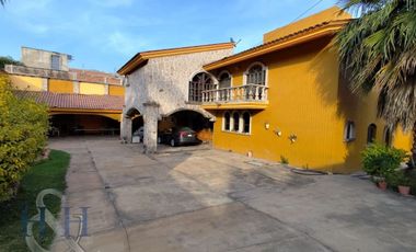 CASA EN VENTA CON AMPLIO JARDÍN HUENTITAN EL BAJO