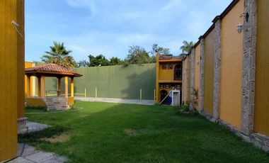 CASA EN VENTA CON AMPLIO JARDÍN HUENTITAN EL BAJO