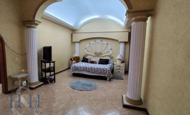 CASA EN VENTA CON AMPLIO JARDÍN HUENTITAN EL BAJO