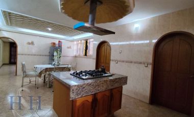 CASA EN VENTA CON AMPLIO JARDÍN HUENTITAN EL BAJO