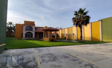 CASA EN VENTA CON AMPLIO JARDÍN HUENTITAN EL BAJO