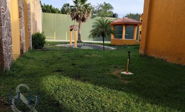 CASA EN VENTA CON AMPLIO JARDÍN HUENTITAN EL BAJO
