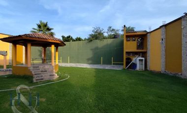 CASA EN VENTA CON AMPLIO JARDÍN HUENTITAN EL BAJO