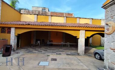 CASA EN VENTA CON AMPLIO JARDÍN HUENTITAN EL BAJO