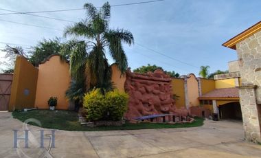 CASA EN VENTA CON AMPLIO JARDÍN HUENTITAN EL BAJO