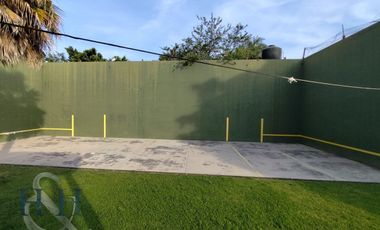 CASA EN VENTA CON AMPLIO JARDÍN HUENTITAN EL BAJO