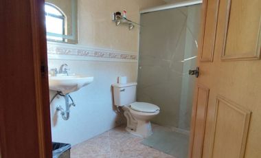 CASA EN VENTA CON AMPLIO JARDÍN HUENTITAN EL BAJO