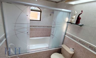 CASA EN VENTA CON AMPLIO JARDÍN HUENTITAN EL BAJO