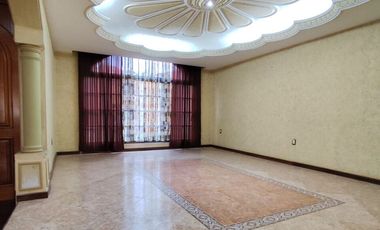 CASA EN VENTA CON AMPLIO JARDÍN HUENTITAN EL BAJO