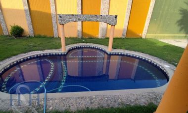 CASA EN VENTA CON AMPLIO JARDÍN HUENTITAN EL BAJO