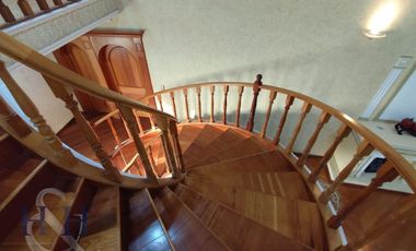 CASA EN VENTA CON AMPLIO JARDÍN HUENTITAN EL BAJO