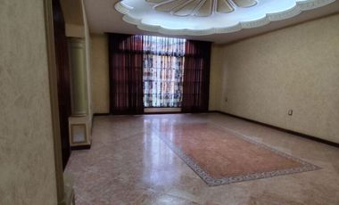 CASA EN VENTA CON AMPLIO JARDÍN HUENTITAN EL BAJO