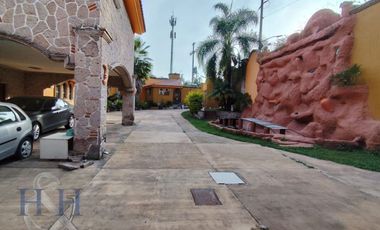 CASA EN VENTA CON AMPLIO JARDÍN HUENTITAN EL BAJO