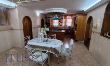 CASA EN VENTA CON AMPLIO JARDÍN HUENTITAN EL BAJO