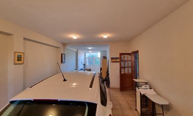 Casa para 2 Familias en venta en Bernal Oeste
