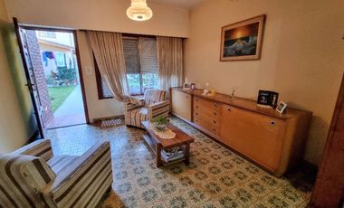 Casa para 2 Familias en venta en Bernal Oeste