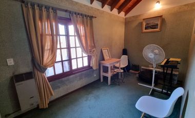 Casa para 2 Familias en venta en Bernal Oeste