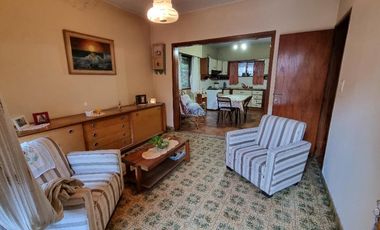 Casa para 2 Familias en venta en Bernal Oeste