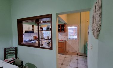 Casa para 2 Familias en venta en Bernal Oeste