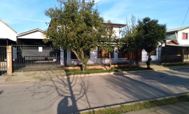 Gran casa ,a pasos de Avda Coronel de Artlleria