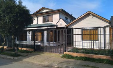 Gran casa ,a pasos de Avda Coronel de Artlleria