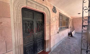 Se vende casa en Soledad de Graciano Sánchez, ubicada en una zona con excelente plusvalía y gran potencial de desarrollo.