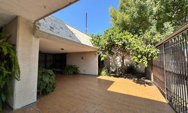 CASA DE UNA PLANTA CON 3 RECÁMARAS, AMPLIO JARDÍN Y TERRAZA EN COLONIA  LAS ROSAS, GÓMEZ PALACIO, DGO