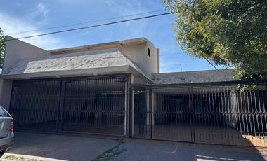 CASA DE UNA PLANTA CON 3 RECÁMARAS, AMPLIO JARDÍN Y TERRAZA EN COLONIA  LAS ROSAS, GÓMEZ PALACIO, DGO
