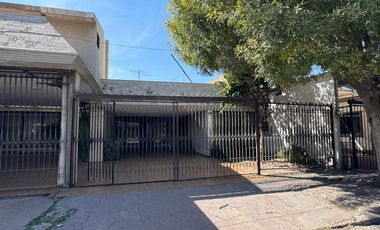 CASA DE UNA PLANTA CON 3 RECÁMARAS, AMPLIO JARDÍN Y TERRAZA EN COLONIA  LAS ROSAS, GÓMEZ PALACIO, DGO