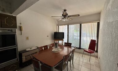 CASA DE UNA PLANTA CON 3 RECÁMARAS, AMPLIO JARDÍN Y TERRAZA EN COLONIA  LAS ROSAS, GÓMEZ PALACIO, DGO