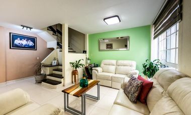 Venta de casa en la Del Valle ,con amplio roof garden