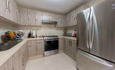 Venta de casa en la Del Valle ,con amplio roof garden