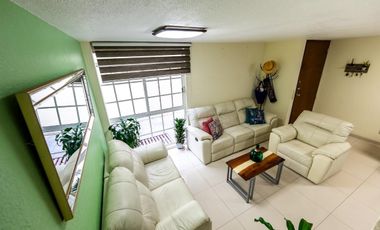 Venta de casa en la Del Valle ,con amplio roof garden