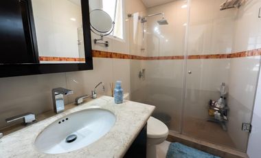 Venta de casa en la Del Valle ,con amplio roof garden