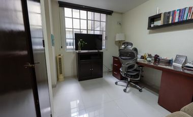 Venta de casa en la Del Valle ,con amplio roof garden