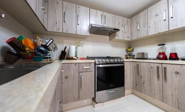 Venta de casa en la Del Valle ,con amplio roof garden