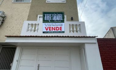 Triplex en venta en Villa Luzuriaga