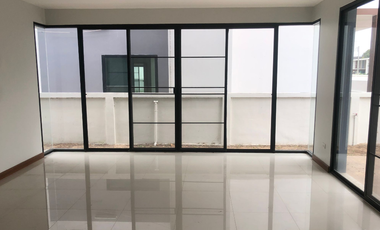 Single house for sale DeeProm Ville Nakhon Sawan project, newly renovated, 2-story detached house, community location. Next to Phahonyothin Road (High