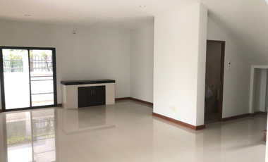 Single house for sale DeeProm Ville Nakhon Sawan project, newly renovated, 2-story detached house, community location. Next to Phahonyothin Road (High