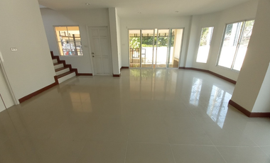 Single house for sale Romruen Green Park Wang Noi project, newly renovated, 2-story detached house, good location, easy to travel in and out. Next to