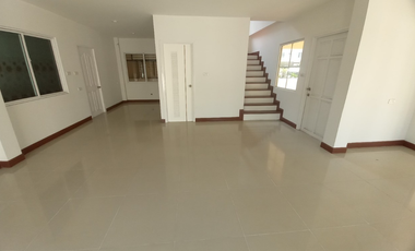 Single house for sale Romruen Green Park Wang Noi project, newly renovated, 2-story detached house, good location, easy to travel in and out. Next to