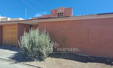 Venta casa 2 pisos, Villa Los Volcanes