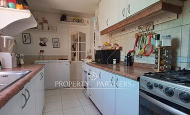 Venta casa 2 pisos, Villa Los Volcanes