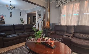 Venta casa 2 pisos, Villa Los Volcanes