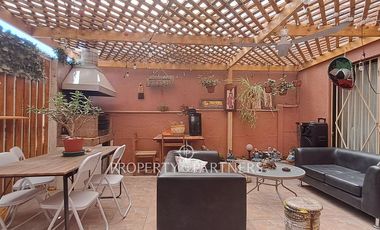 Venta casa 2 pisos, Villa Los Volcanes