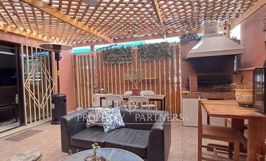 Venta casa 2 pisos, Villa Los Volcanes