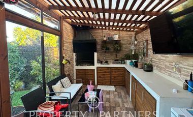 Casa en venta en excelente condominio