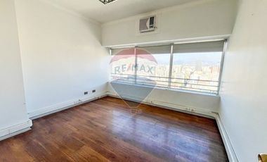 Amplia oficina Edificio YMCA, metro Santa Ana.